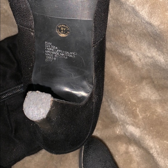 Black suede heeled boots with bow 🎀 - Picture 5 of 8